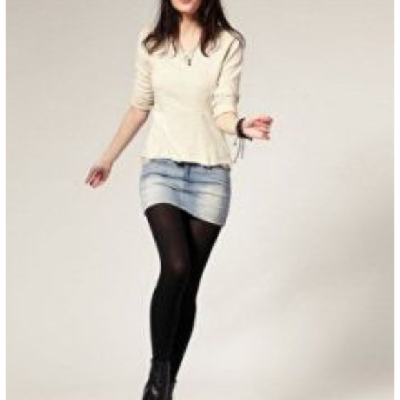 AEO Distressed Jean Skirt - Picture 3 of 3